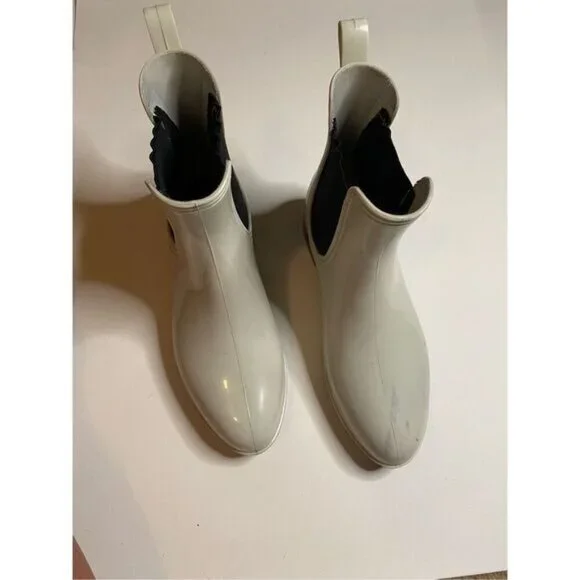 White and black rain boots - Picture 2 of 7